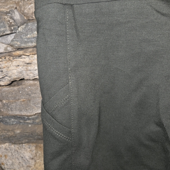 Lou & Grey NWT Women's Green Ponte Pocket Legging - Picture 6 of 13